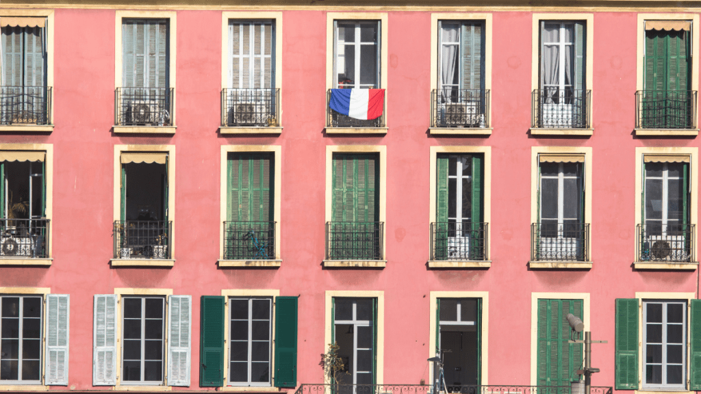 French Etiquette: 13 Faux-Pas Foreigners Make in France and How to Avoid&nbsp;Them